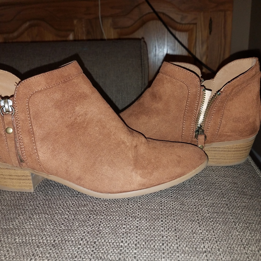 Boots - Picture 6 of 6
